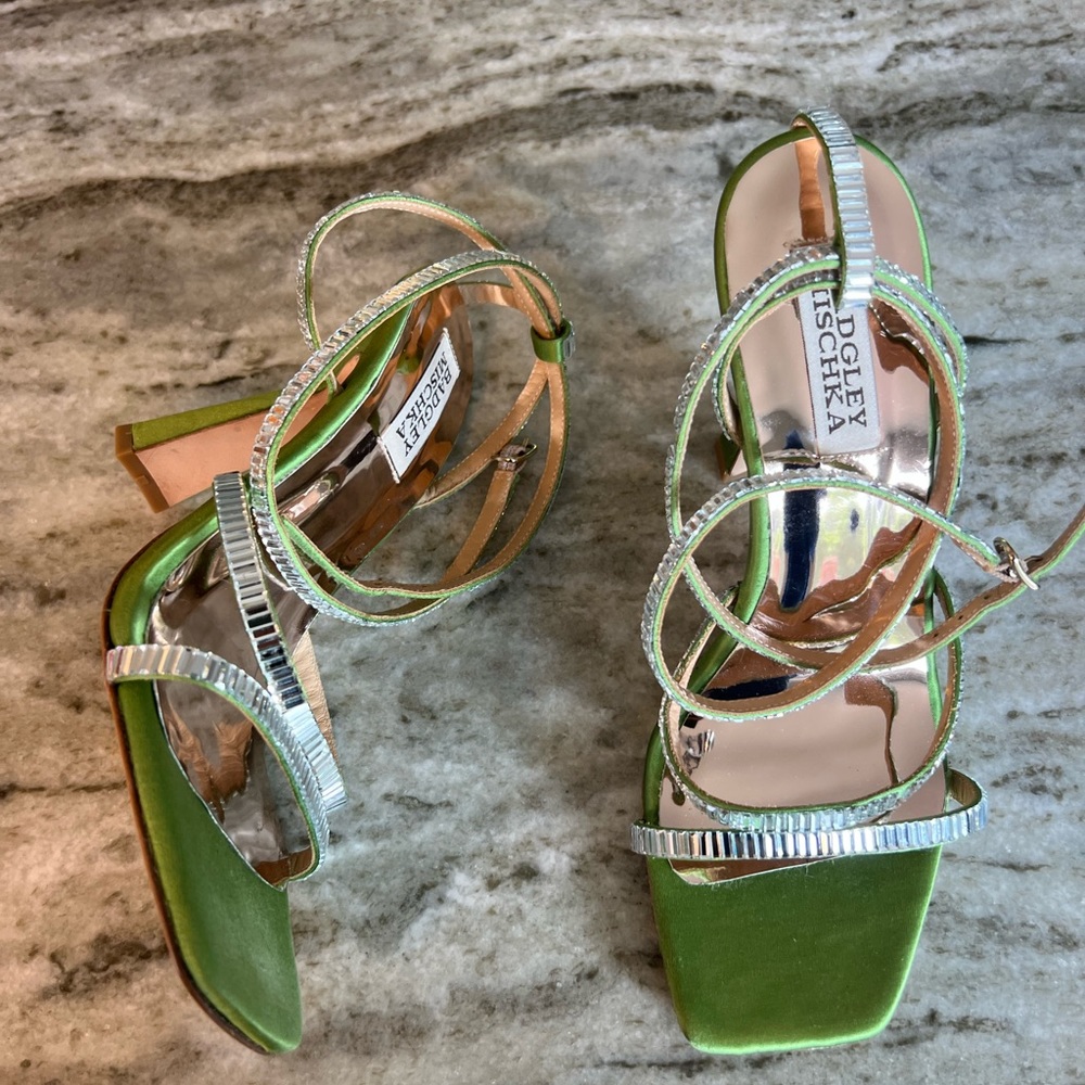 Badgley mischka gorgeous green satin heel size 6